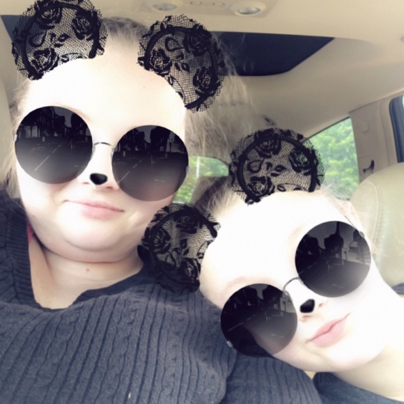 Meet your Posher, Candice - Picture 1 of 1